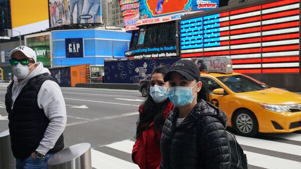 Люди в медицинских масках на улице Нью-Йорка, США - Sputnik 日本