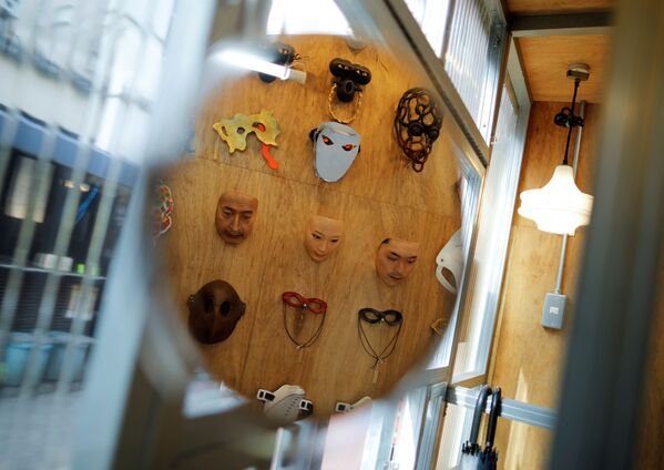 「仮面屋おもて」に展示されているマスク  - Sputnik 日本