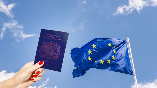 英国のパスポートと欧州連合の旗 - Sputnik 日本