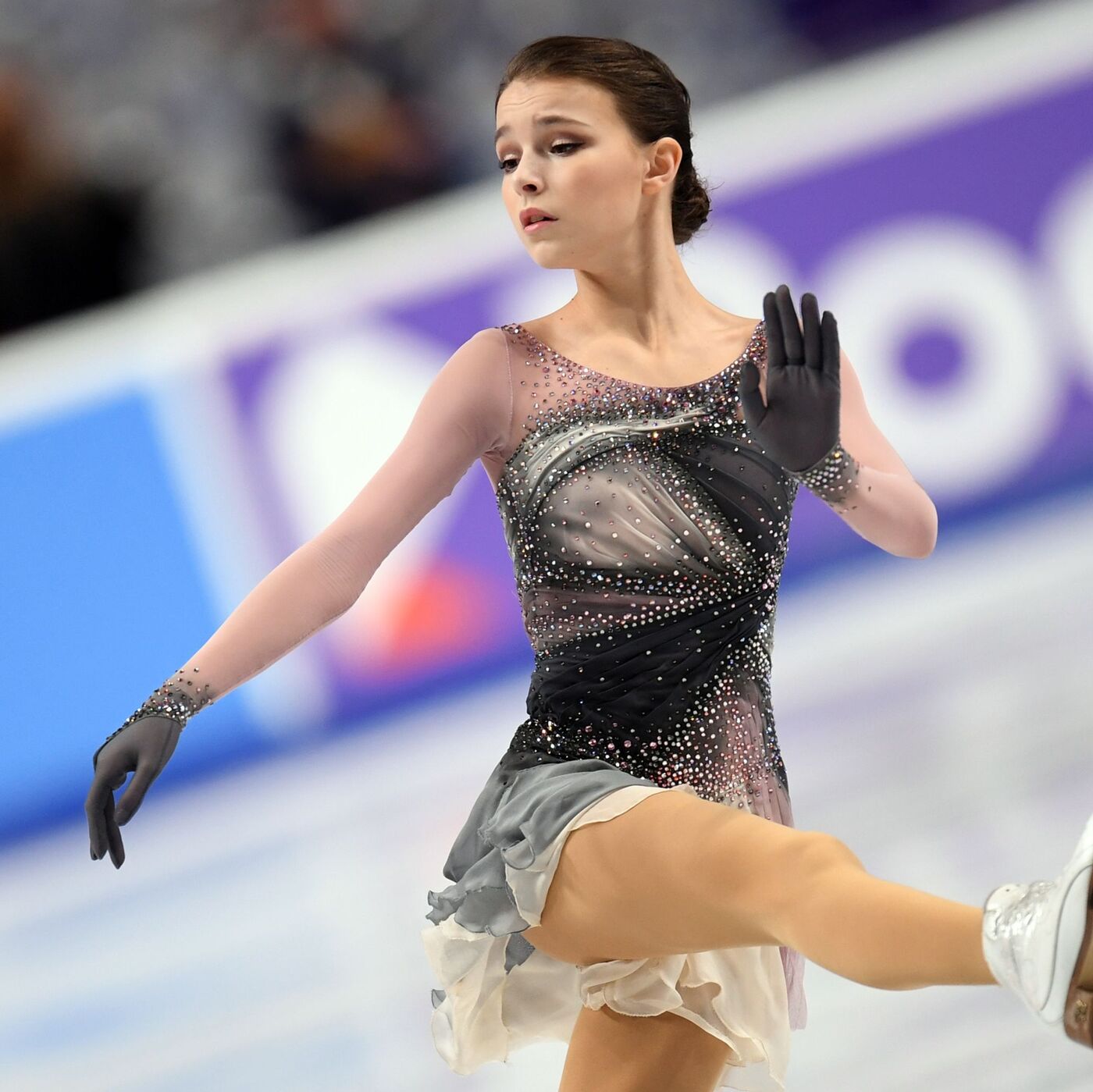 鉄のコーチ」トゥトベリーゼの目に涙 圧巻のシェルバコワの演技