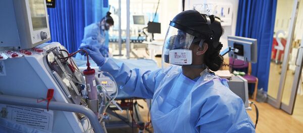 Оказание помощи пациенту с диагнозом коронавирус в больнице, Великобритания Оказание помощи пациенту с диагнозом коронавирус в больнице, Великобритания - Sputnik 日本