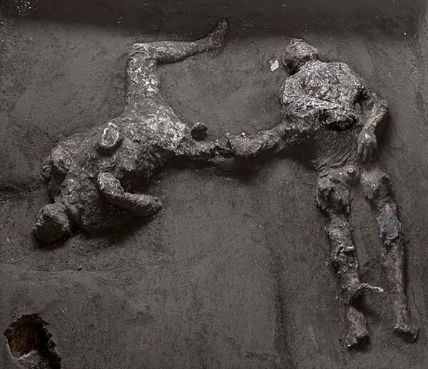 イタリア・ポンペオで発掘された、西暦79年のベズビオ火山の噴火による犠牲者2人の遺体 - Sputnik 日本