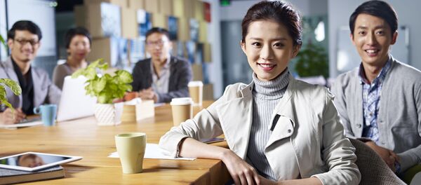 働いている日本人と中国人(アーカイブ写真) 働いている日本人と中国人(アーカイブ写真) - Sputnik 日本