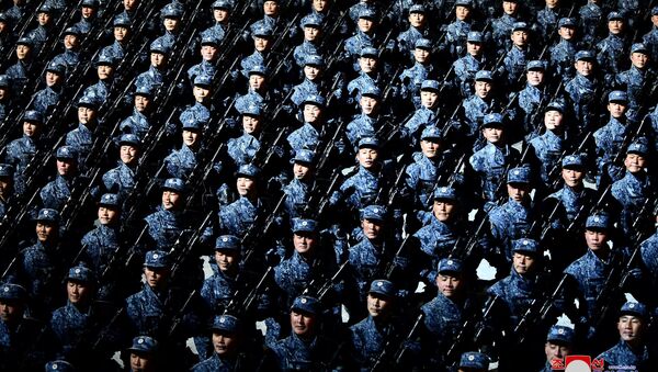 Солдаты во время военного парада в Пхеньяне по случаю VIII съезда Трудовой партии Кореи - Sputnik 日本