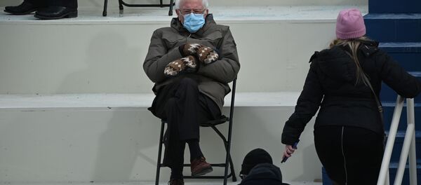 Сенатор Берни Сандерс на инаугурации Джо Байдена  Сенатор Берни Сандерс на инаугурации Джо Байдена  - Sputnik 日本