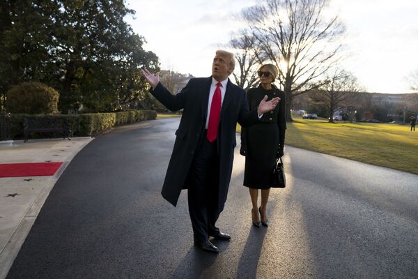 ホワイトハウスを去るトランプ前大統領とメラニア夫人 - Sputnik 日本