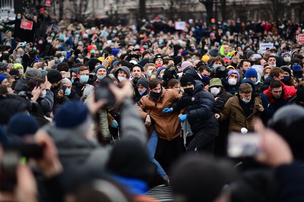 モスクワ中心部　違法集会に約4000人が参加＝首都警察 - Sputnik 日本