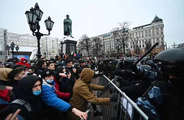 モスクワ中心部　違法集会に約4000人が参加＝首都警察 - Sputnik 日本