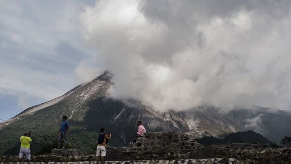 火山のムラピ山、１月１７日 - Sputnik 日本