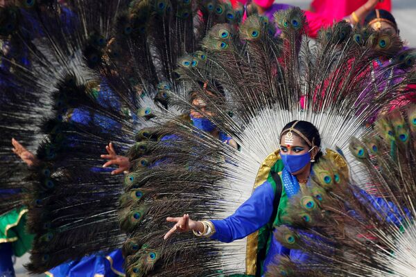 インド・ニューデリーでの共和国記念日パレードのリハーサルで、民族衣装を着てパフォーマンスをするダンサー - Sputnik 日本