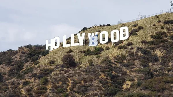 「Hollyboob」 - Sputnik 日本