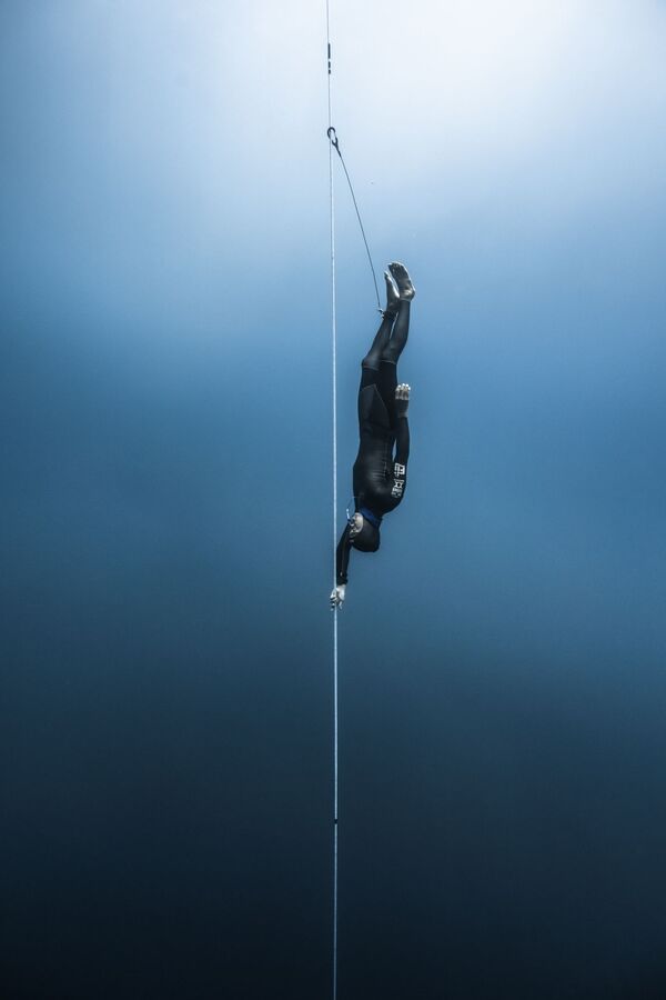 「プロ／イベント」部門1位受賞作品『Beneath The Surface of Competitive Freediving』　Kohei Ueno氏（日本） - Sputnik 日本