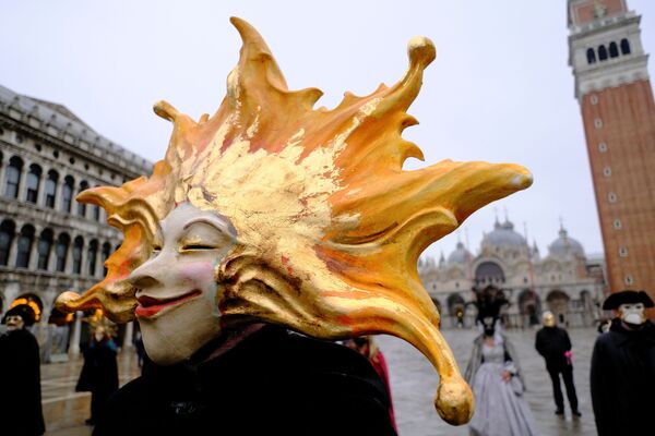 サン・マルコ広場で、仮面を被ってカーニバルを祝う市民 - Sputnik 日本
