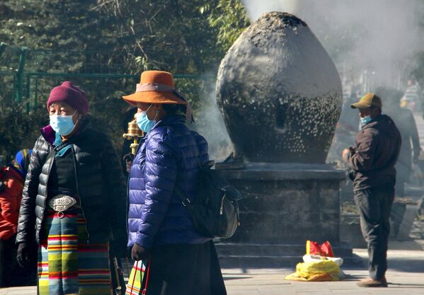 中国・チベット自治区ラサ市を訪れた巡礼者 - Sputnik 日本