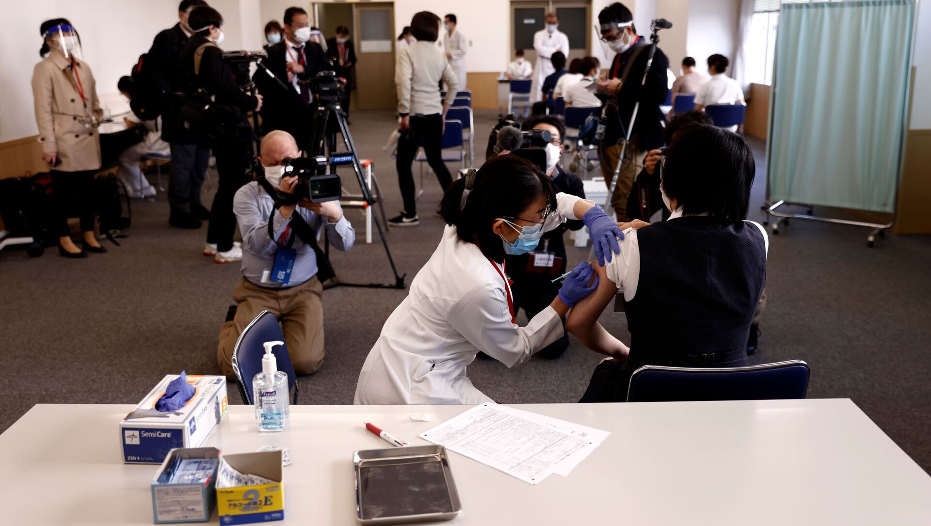 日本の大規模接種センター、17日から18歳～64歳も接種対象に＝NHK - Sputnik 日本, 1920, 15.06.2021