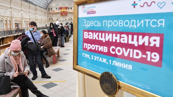 Очередь в пункт вакцинации от коронавируса в ГУМе в Москве - Sputnik 日本