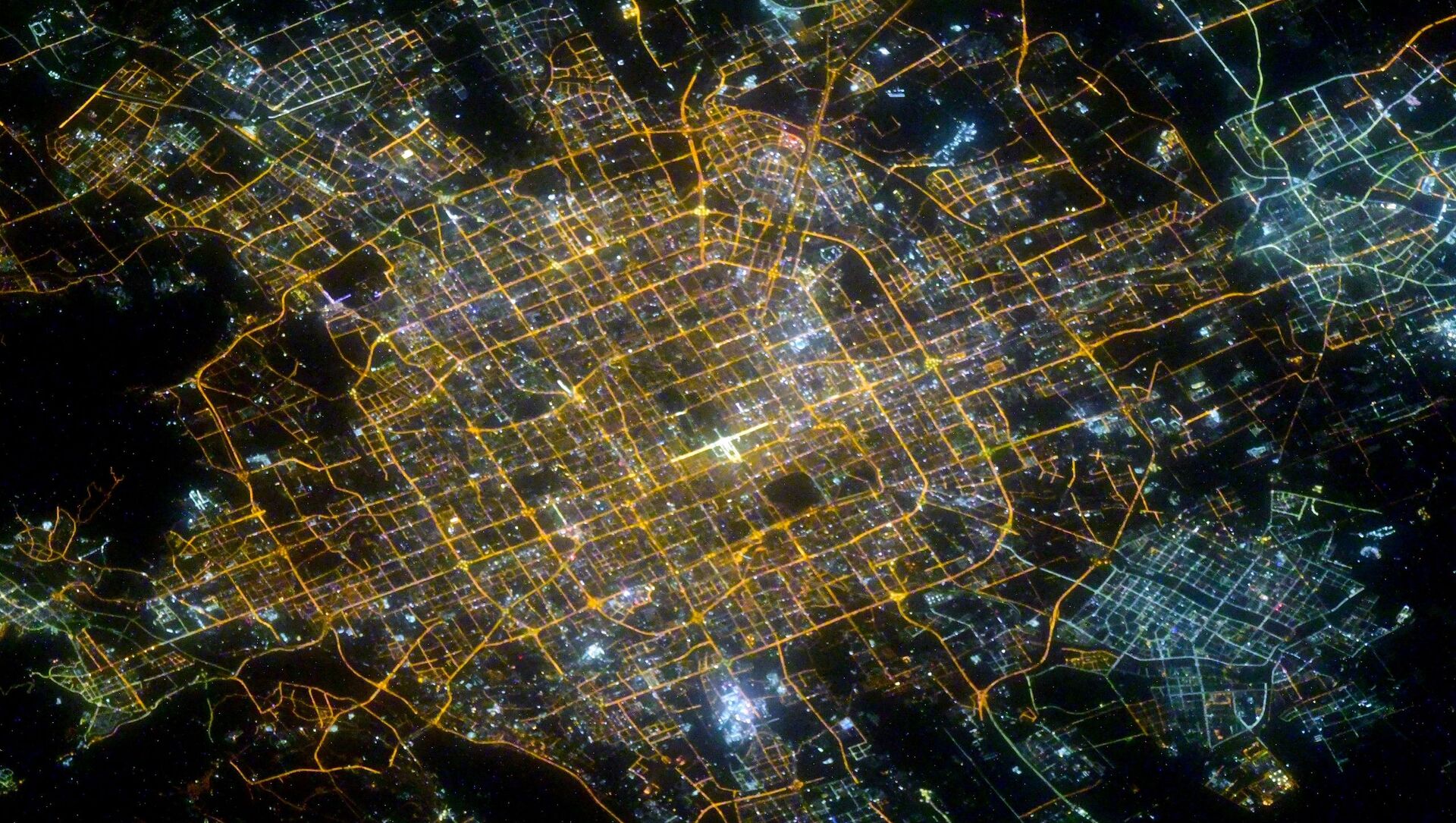 Ночной Пекин, снятый российским космонавтом Сергеем Кудь-Сверчковым с МКС - Sputnik 日本, 1920, 18.07.2021