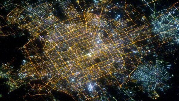Ночной Пекин, снятый российским космонавтом Сергеем Кудь-Сверчковым с МКС - Sputnik 日本