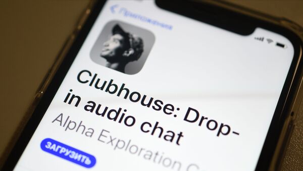 Приложение Clubhouse на экране смартфона  - Sputnik 日本