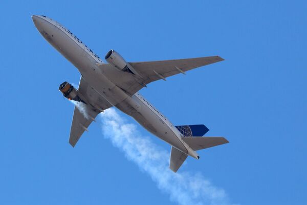 米コロラド州デンバー上空でエンジンが故障し、デンバー国際空港へ引き返すユナイテッド航空UA328便 - Sputnik 日本