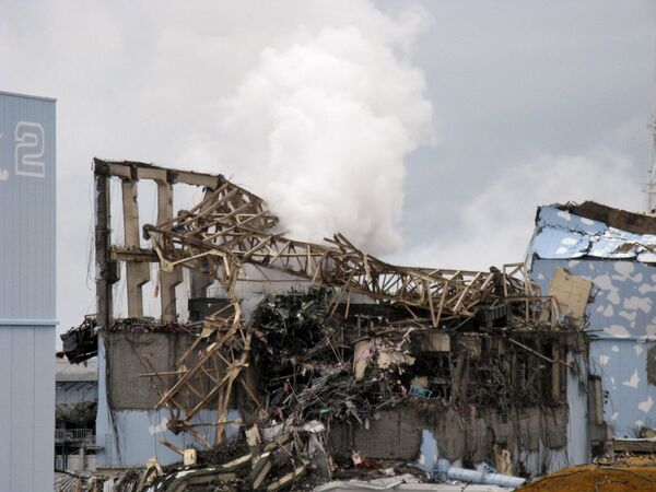 東京電力が撮影した、水素爆発で崩壊し、白煙が立ち上る3号機の原子炉建屋（2011年3月15日撮影） - Sputnik 日本