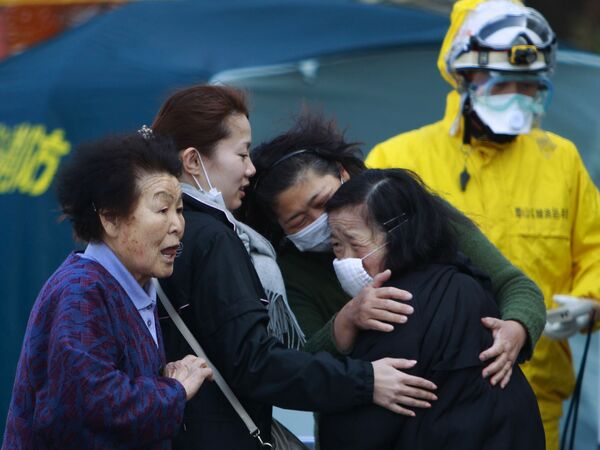 福島県郡山市で、放射線量測定を受ける福島第一原発の周辺地域から避難した住民（2011年3月13日撮影） - Sputnik 日本