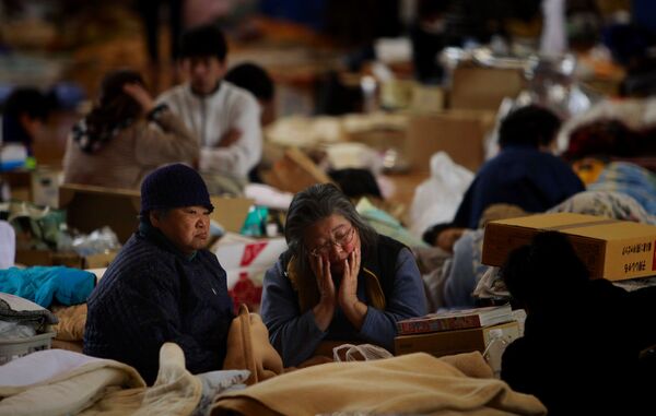 福島県福島市の避難所に身を寄せる地元住民ら（2011年3月21日撮影） - Sputnik 日本