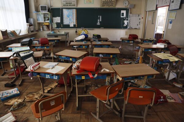 当時の持ち物が散乱したままの福島県双葉郡双葉町の小学校（2019年12月3日撮影） - Sputnik 日本
