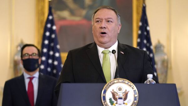 Secretary of State Mike Pompeo speaks during a news conference to announce the Trump administration's restoration of sanctions on Iran, Monday, Sept. 21, 2020, at the U.S. State Department in Washington. Standing behind Pompeo is Treasury Secretary Steve Mnuchin. - Sputnik 日本