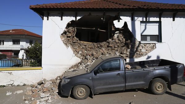 ギリシャ中部・ギダマシ村で、地震により損壊した建物 - Sputnik 日本