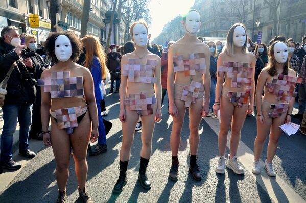フランス・パリで行われたフェミニストによるデモ行進 - Sputnik 日本