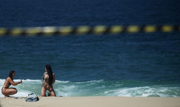 ブラジル・リオデジャネイロのイパネマビーチを訪れた女性たち - Sputnik 日本