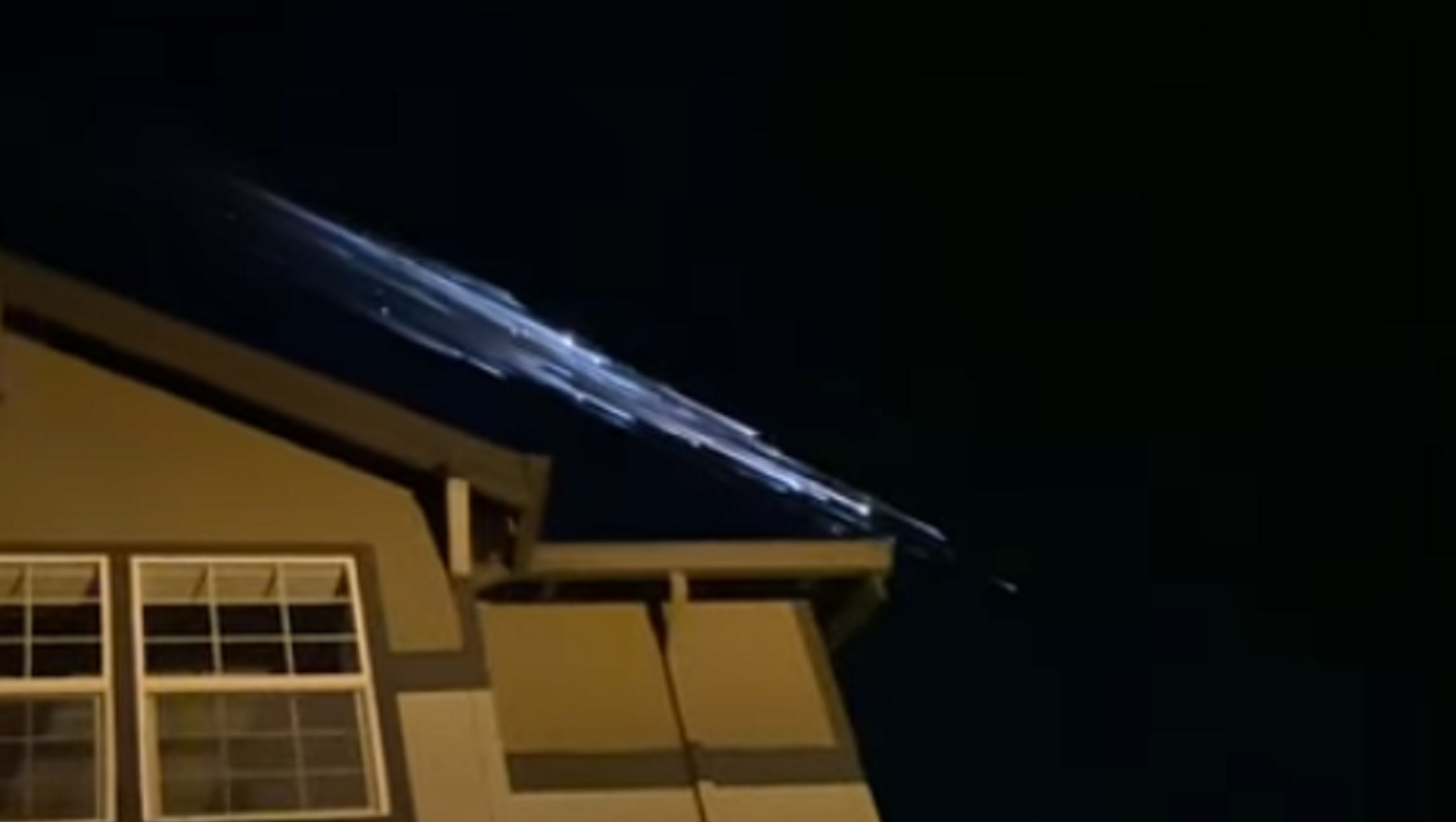オレゴン州の夜空に現れた光 - Sputnik 日本, 1920, 31.03.2021