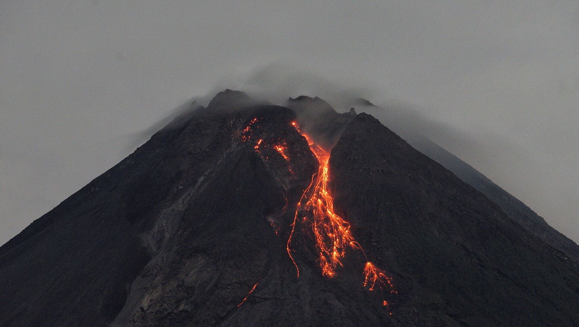 スペイン領ラ・パルマ島で火山が噴火＝マスコミ - Sputnik 日本, 1920, 19.09.2021
