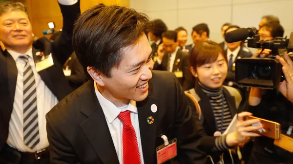 大阪府知事選で2回目の当選を果たした吉村洋文氏 - Sputnik 日本