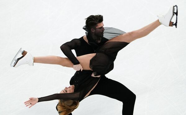 スウェーデン・ストックホルムで行われたフィギュアスケート世界選手権で、アイスダンスで演技を披露するアレクサンドラ・ステパノワ／イワン・ブキン組 - Sputnik 日本