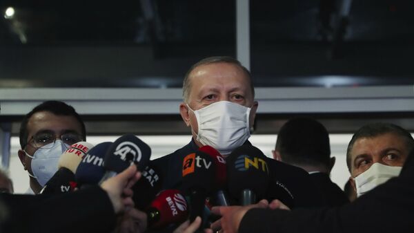 Президент Турции Реджеп Тайип Эрдоган во время общения со СМИ - Sputnik 日本