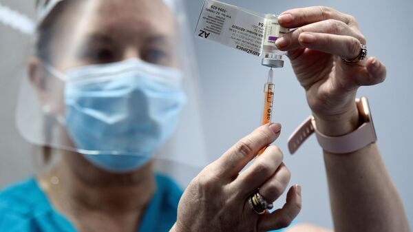 Медсестра с вакциной AstraZenecа в Дублине - Sputnik 日本