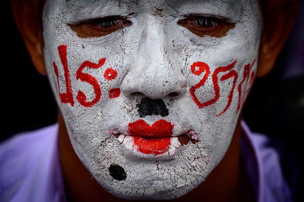 タイ・バンコクで行われた「赤シャツ隊」による反政府集会に参加した活動家 - Sputnik 日本