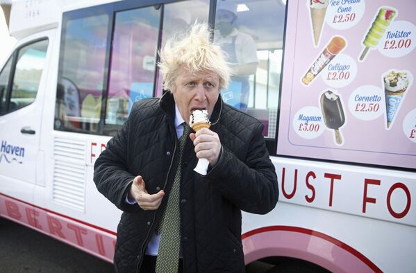 英イングランド・コーンウォールでアイスクリームを食べるボリス･ジョンソン首相 - Sputnik 日本