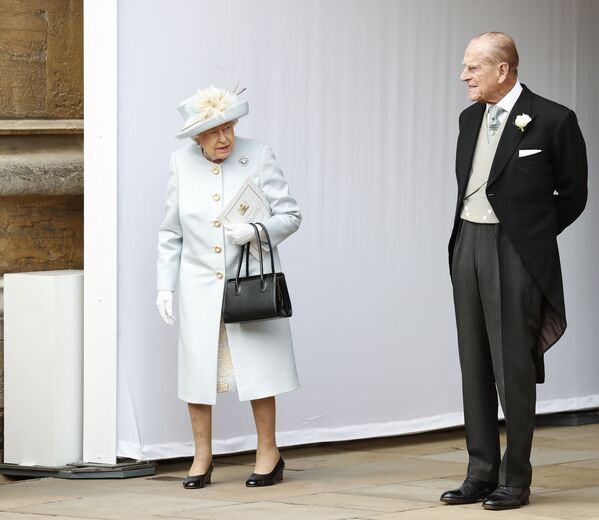 ユージェニー王女とジャック・ブルックスバンク氏の結婚式に出席したエリザベス女王とフィリップ殿下（2018年10月12日） - Sputnik 日本