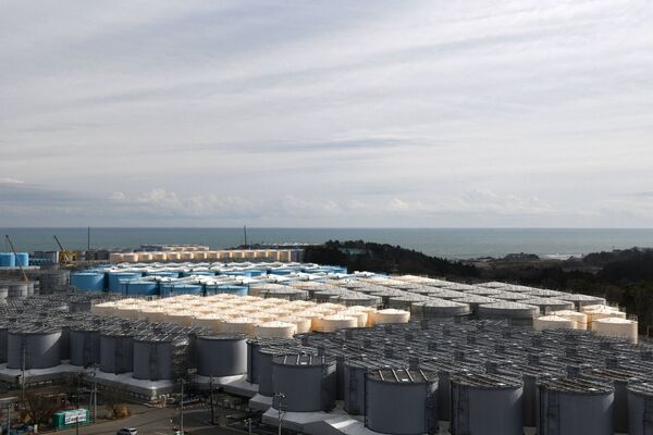 福島第一原発の処理済の汚染水貯蔵タンク - Sputnik 日本