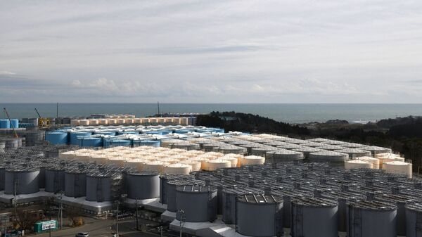 Резервуары для хранения загрязненной воды АЭС Фукусима - Sputnik 日本
