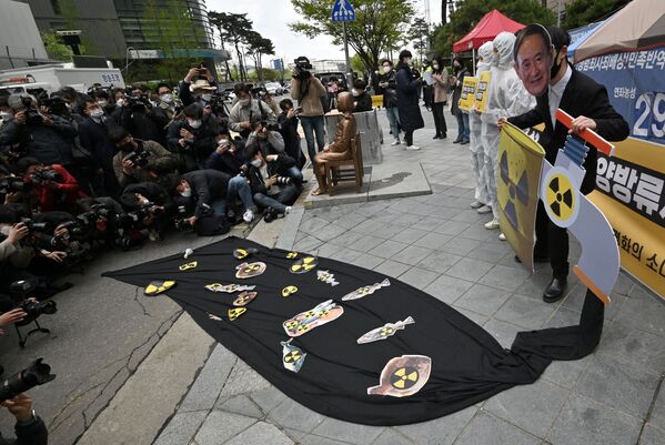 韓国・ソウルの日本大使館前で、日本政府の福島第一原発処理水の海洋放出の決定に抗議する環境団体 - Sputnik 日本