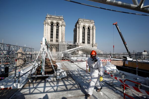 ノートルダム大聖堂の屋根の再建工事現場 - Sputnik 日本