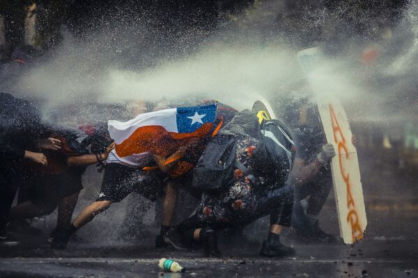 第5位受賞作品『Chile Resists（チリの抵抗）』　Javier Vergara氏（チリ） - Sputnik 日本