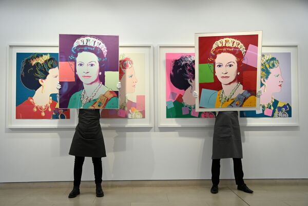  クリスティーズのオンライン・オークションに出品された、米国の画家アンディ・ウォーホル氏によるエリザベス女王の肖像画（2021年3月26日） - Sputnik 日本