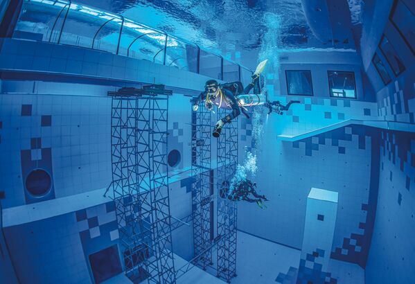 ポーランド・ムシチョヌフにある世界一深い水深45メートルのプール「ディープスポット」。 - Sputnik 日本