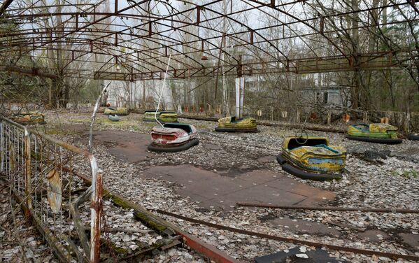 ウクライナ・キエフにあるチェルノブイリ原子力発電所の立ち入り禁止区域内にある、廃墟となった遊園地 - Sputnik 日本