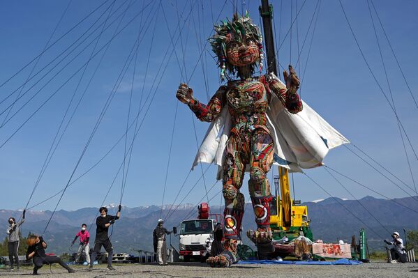 日本・長野県高森町で巨大な操り人形「モッコ」をあやつる人々 - Sputnik 日本